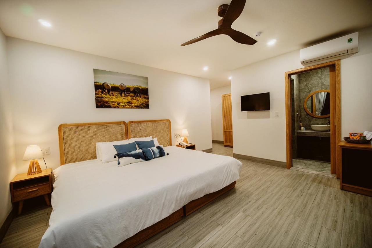 The Watermark Beachside Hotel Хойан Экстерьер фото