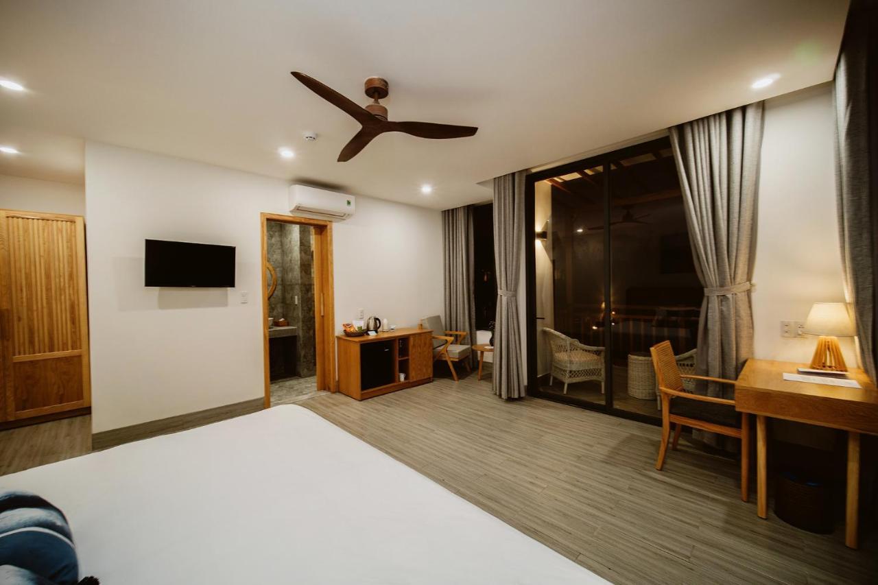 The Watermark Beachside Hotel Хойан Экстерьер фото