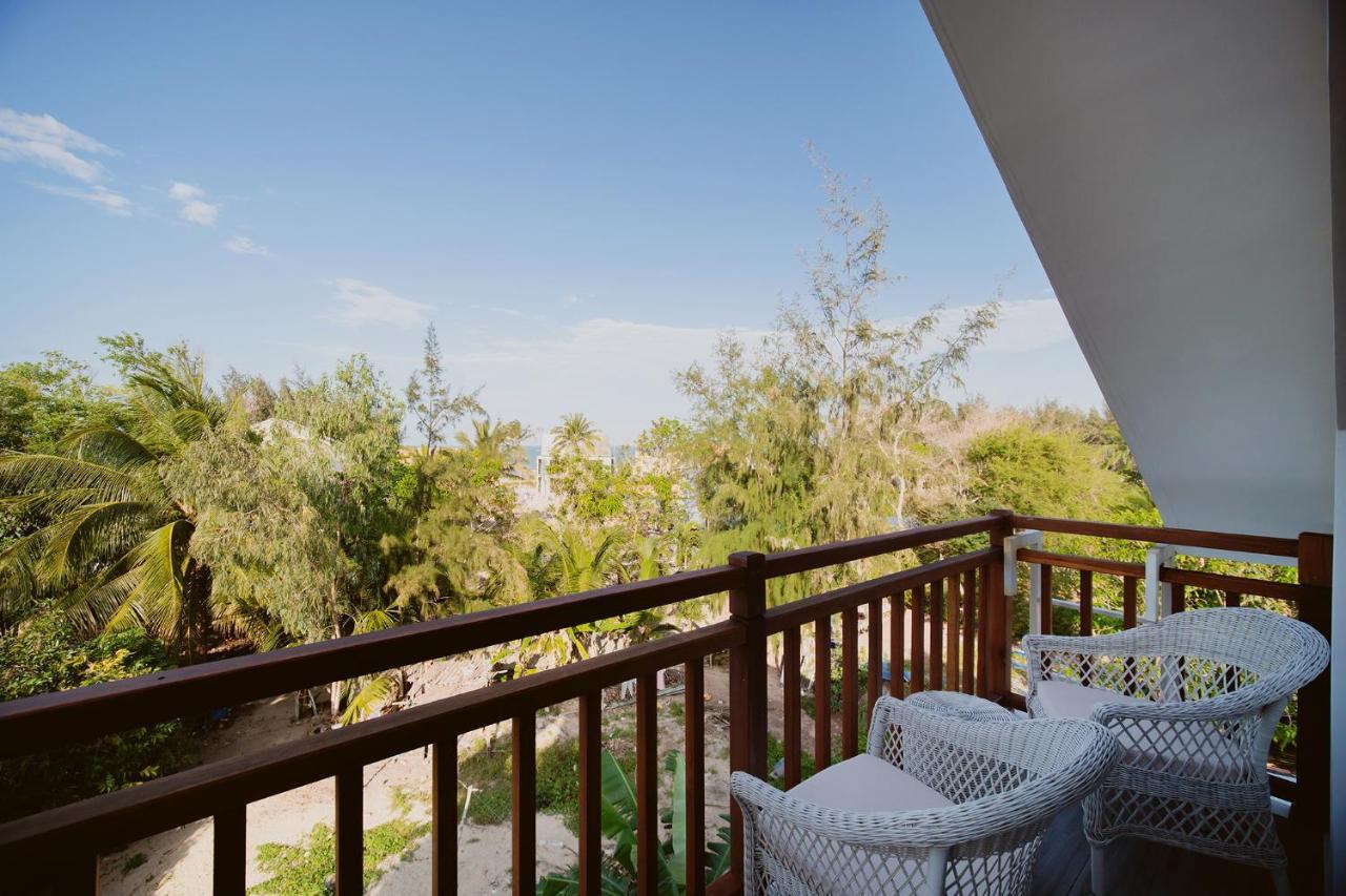 The Watermark Beachside Hotel Хойан Экстерьер фото